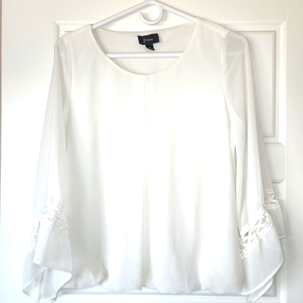 Flowing White Top with flare sleeves and a mid rise waist - Picture 1 of 5